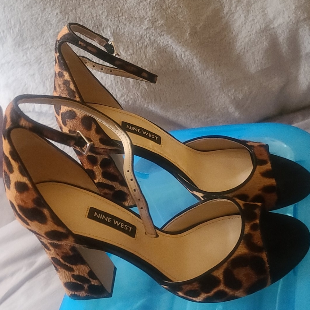 Shoes - Picture 4 of 5